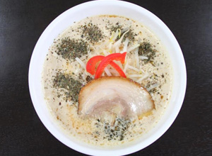 麺処霧笛のホワイトガウラーメン